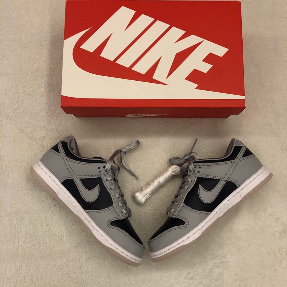 College Navy dunks size 6W
